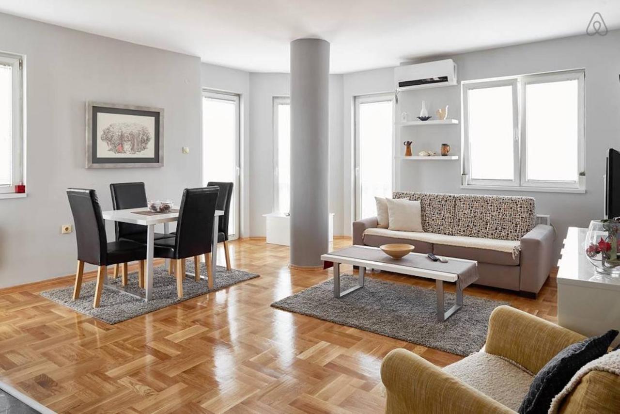 Bright Apartment Near City Center Szkopje Kültér fotó