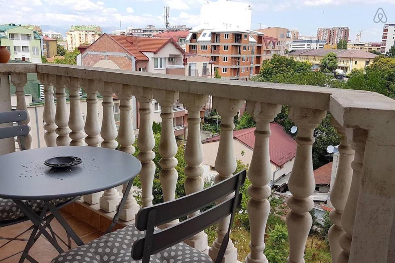 Bright Apartment Near City Center Szkopje Kültér fotó