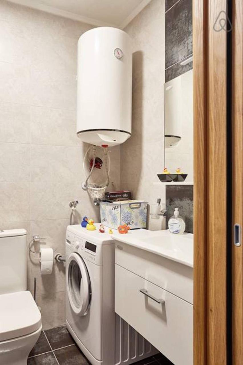 Bright Apartment Near City Center Szkopje Kültér fotó